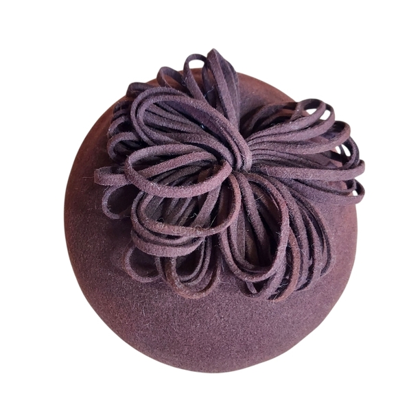 Chic Brown Women\'s Hat with Ribbon Detail